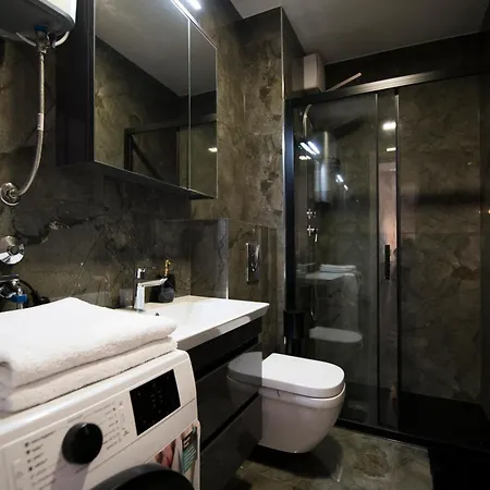 Apartmán Lux Anya - Private Garden & Garage Space Split