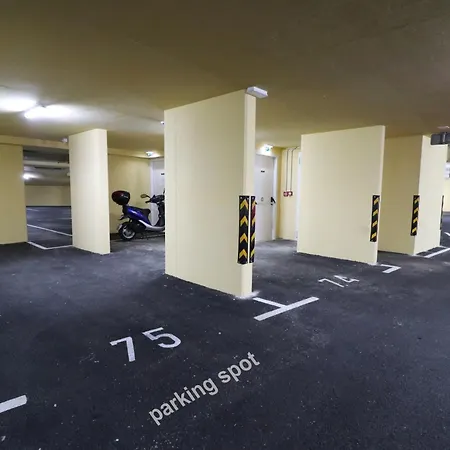 Apartmán Lux Anya - Private Garden & Garage Space *