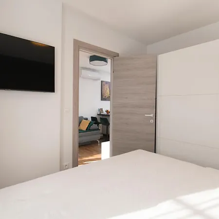 Lux Anya - Private Garden & Garage Space Apartmán *
