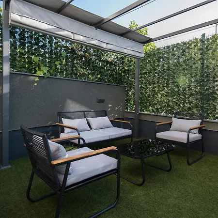 Lux Anya - Private Garden & Garage Space *