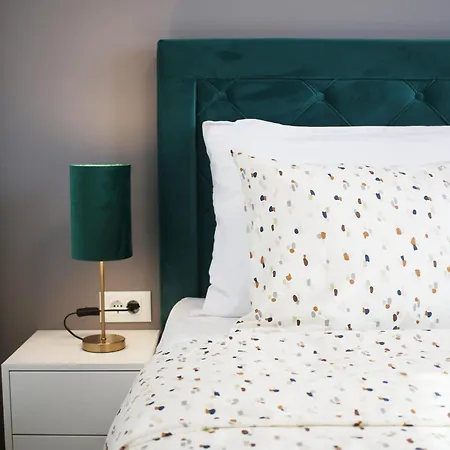 Lux Anya - Private Garden & Garage Space Split