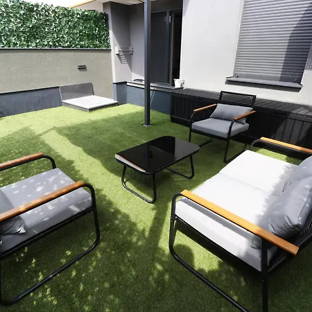 Lägenhet Lux Anya - Private Garden & Garage Space