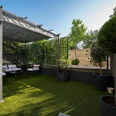 Lux Anya - Private Garden & Garage Space
