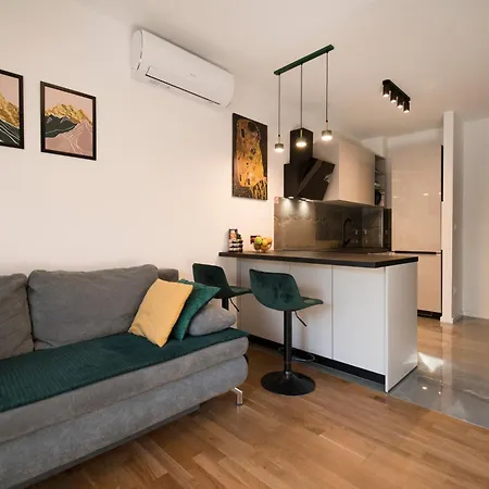 Lux Anya - Private Garden & Garage Space Spalato